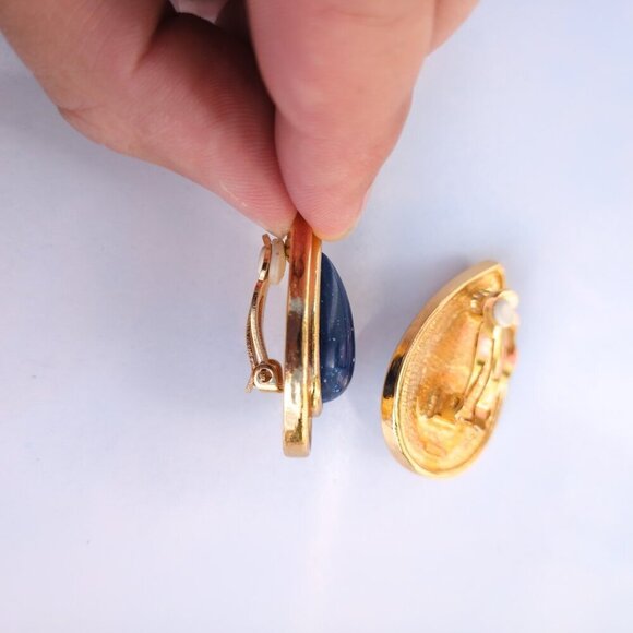 Vintage Avon Clip on Earrings Blue Cabochon Tear Drop Gold Tone‎ Statement Piece - Picture 6 of 7